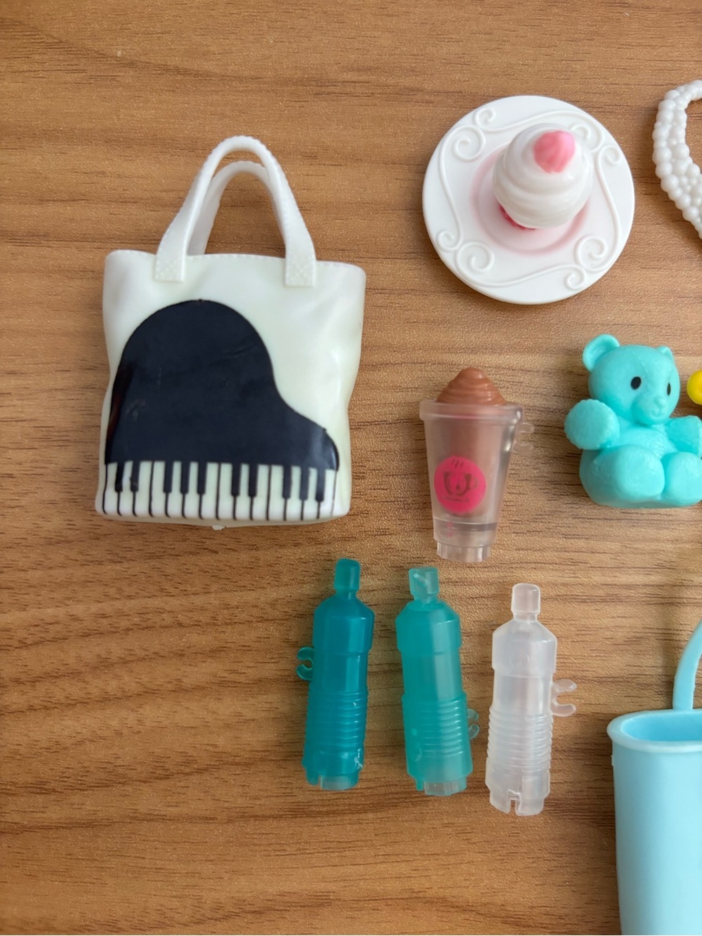 Barbie Accessory Lot - Picture 2 of 4